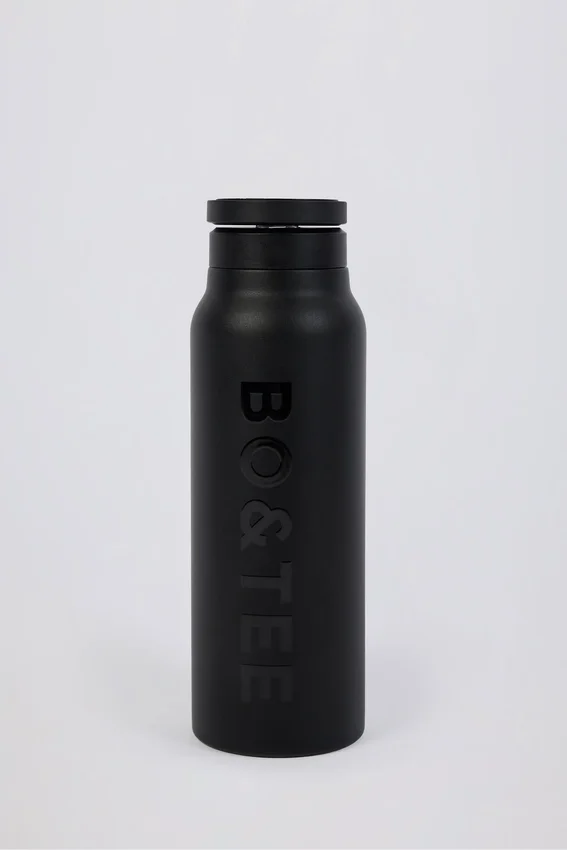 Magnetic Thermos-Insulated Stainless Steel Water Bottle in Black Magnetic Thermos-Insulated Stainless Steel Water Bottle in Black