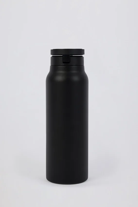 Magnetic Thermos-Insulated Stainless Steel Water Bottle in Black Magnetic Thermos-Insulated Stainless Steel Water Bottle in Black