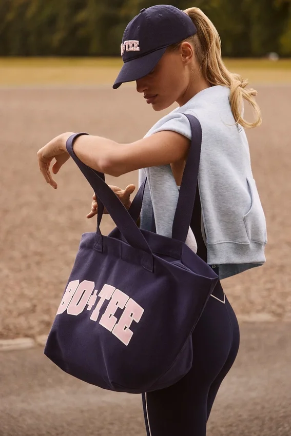 Oversized Tote Bag in Classic Navy Oversized Tote Bag in Classic Navy