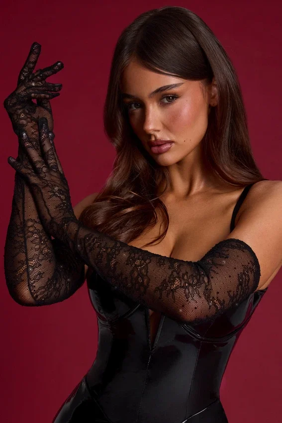 Poe Lace Gloves in Black Poe Lace Gloves in Black