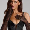 Poe Lace Gloves in Black Poe Lace Gloves in Black