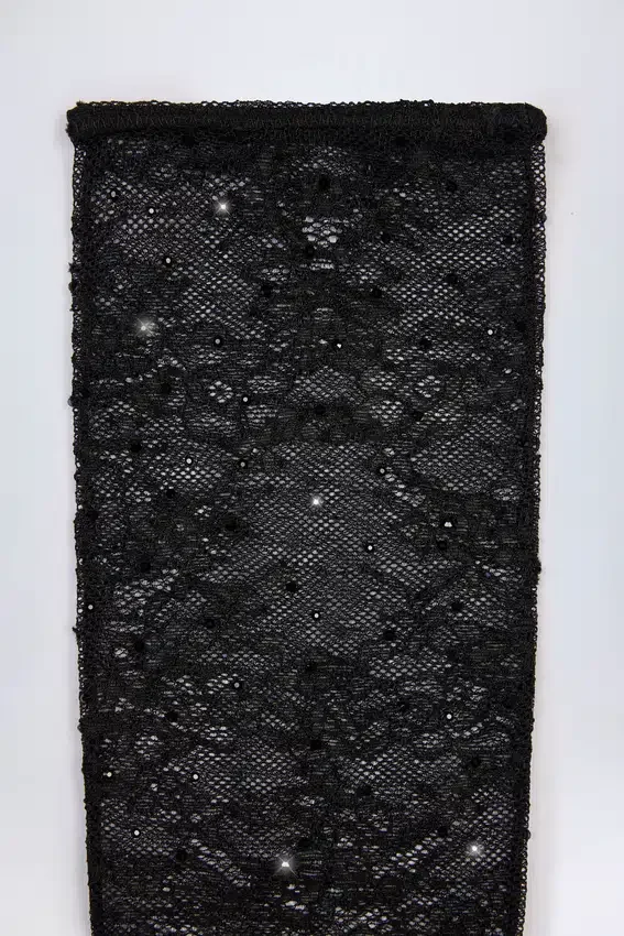 Poe Lace Gloves in Black Poe Lace Gloves in Black