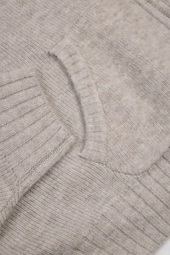 Soft Knit Zip-Up Cropped Hoodie in Beige Soft Knit Zip-Up Cropped Hoodie in Beige