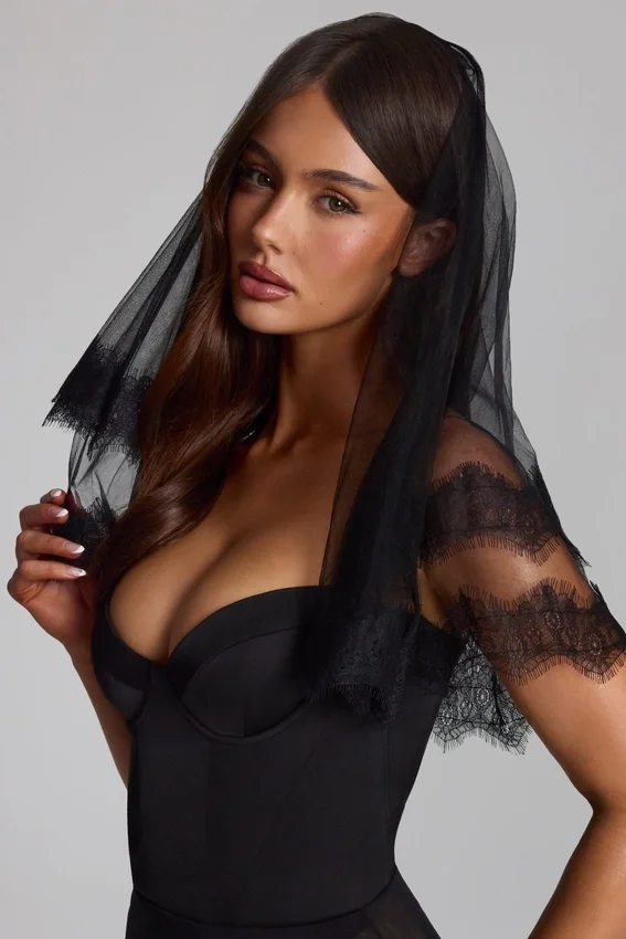 Trixie Lace-Trim Veil in Black Trixie Lace-Trim Veil in Black