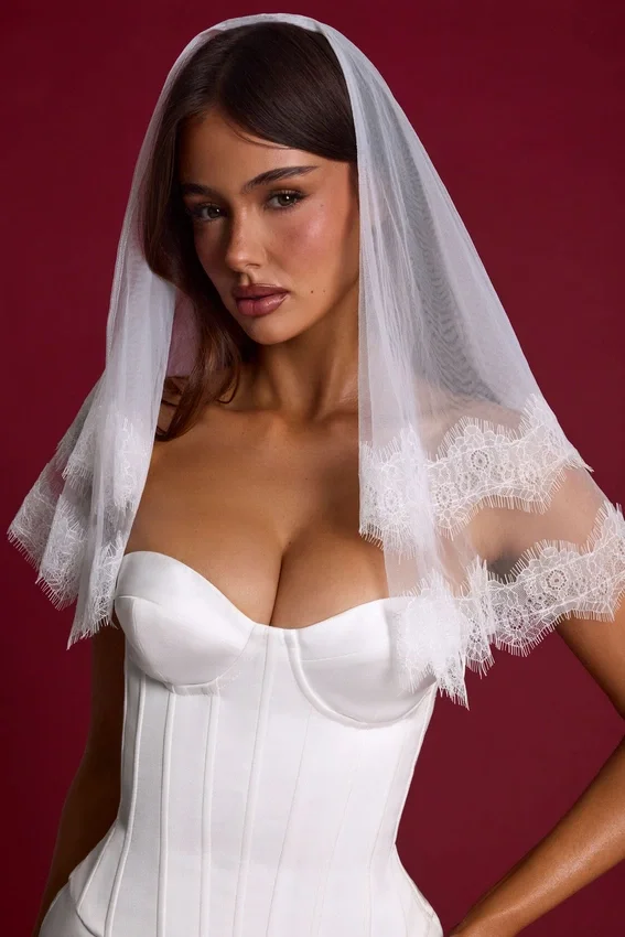 Trixie Lace-Trim Veil in White Trixie Lace-Trim Veil in White