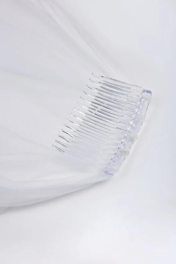 Trixie Lace-Trim Veil in White Trixie Lace-Trim Veil in White