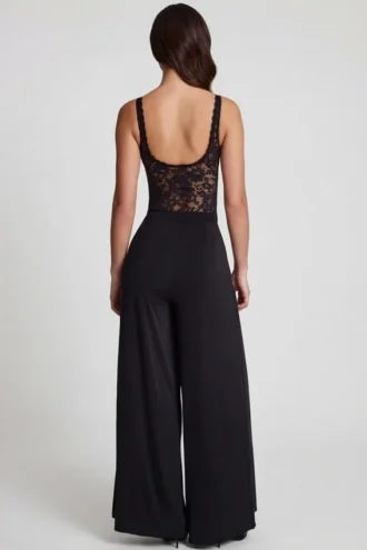 Zafira Soft Jersey Mid-Rise Wide-Leg Trousers in Black Zafira Soft Jersey Mid-Rise Wide-Leg Trousers in Black