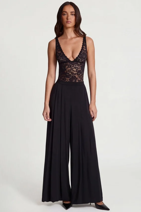 Zafira Soft Jersey Mid-Rise Wide-Leg Trousers in Black Zafira Soft Jersey Mid-Rise Wide-Leg Trousers in Black